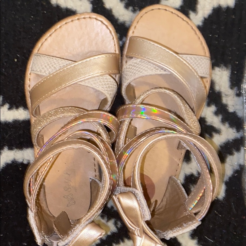 Size 8c cross over sandal